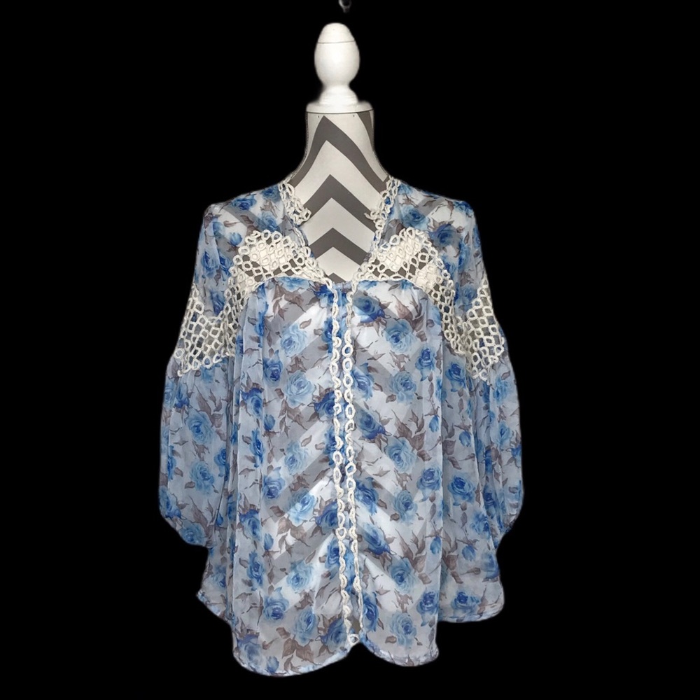 Solitaire-Blue Floral Blouse-Very light-Sz Med.